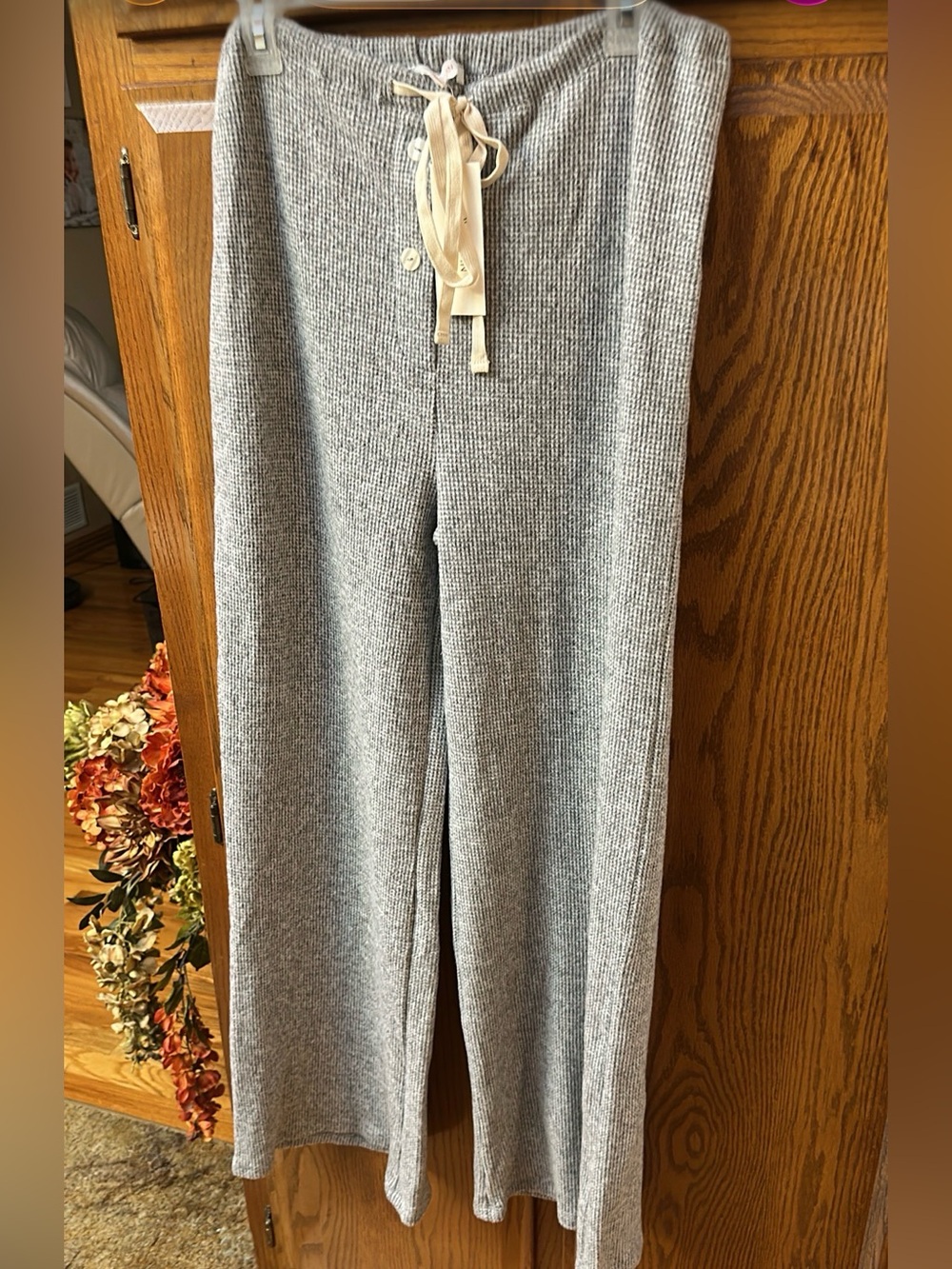 WinWin Gray Ribbed Lounge Pants with Cream Drawstring